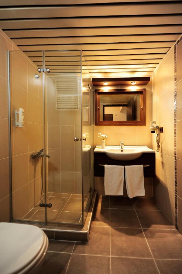 Uestuen Hotel Alsancak Измир Экстерьер фото