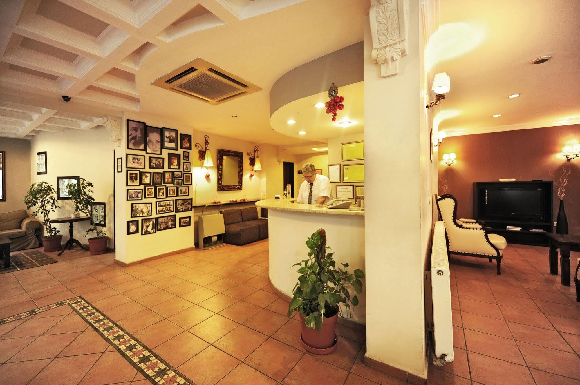 Uestuen Hotel Alsancak Измир Экстерьер фото