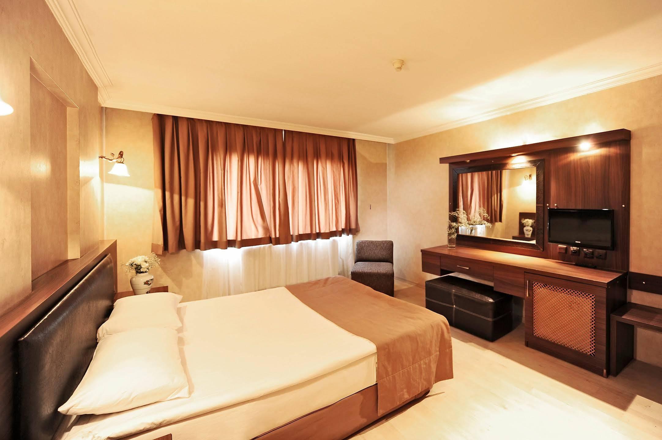 Uestuen Hotel Alsancak Измир Экстерьер фото